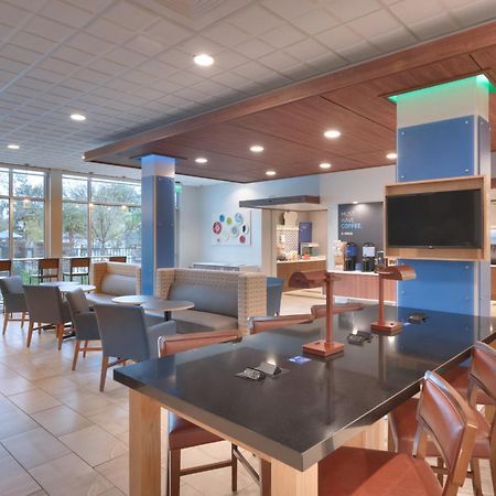 Holiday Inn Express & Suites - Gainesville I-75 By Ihg Exterior photo