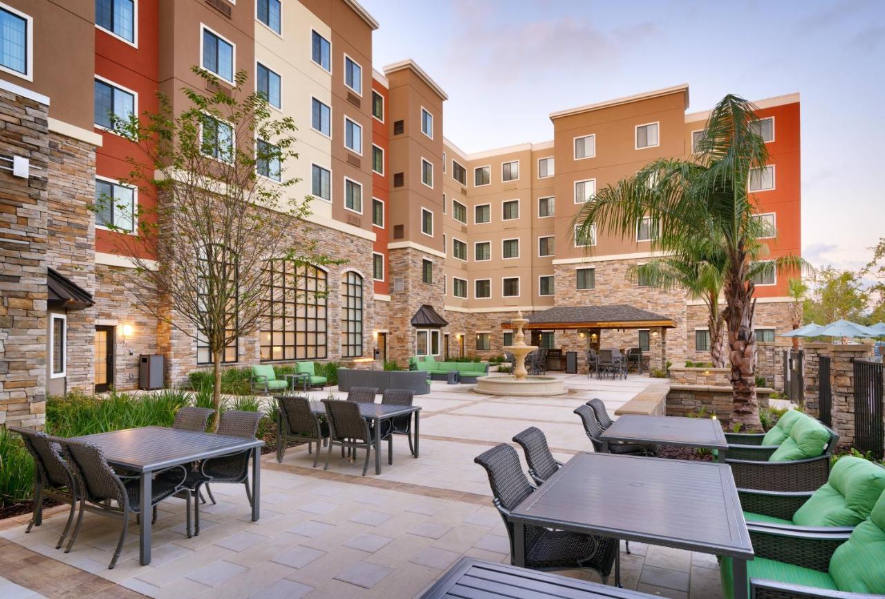 Holiday Inn Express & Suites - Gainesville I-75 By Ihg Exterior photo