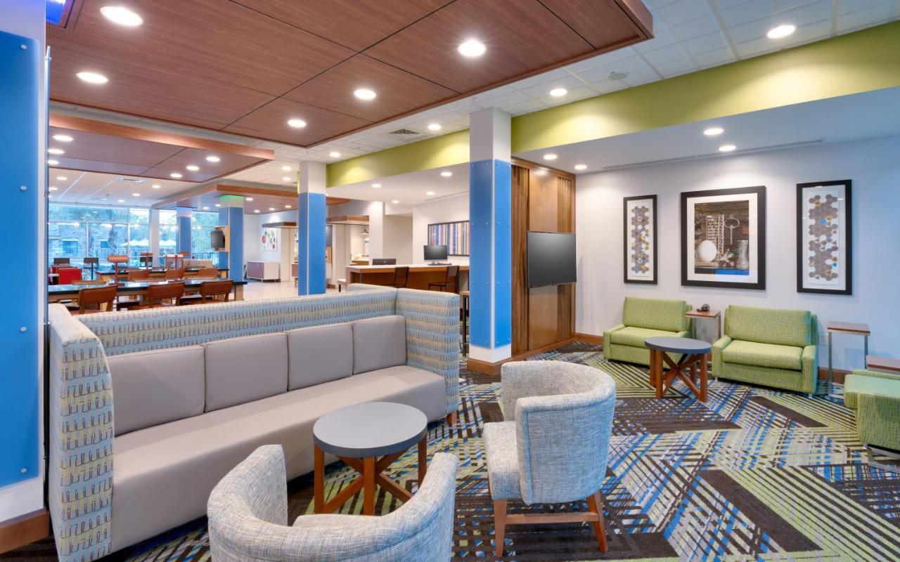 Holiday Inn Express & Suites - Gainesville I-75 By Ihg Exterior photo